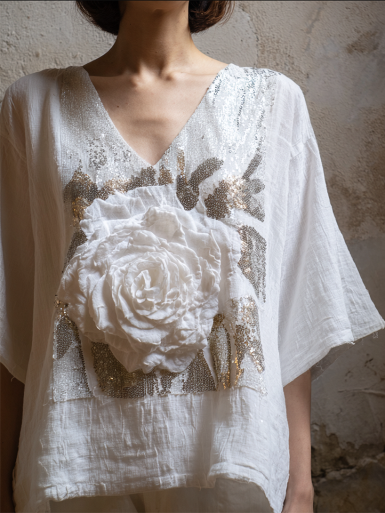 Bohemian Style Woman's V-neck White Rose Short-sleeved Shirt