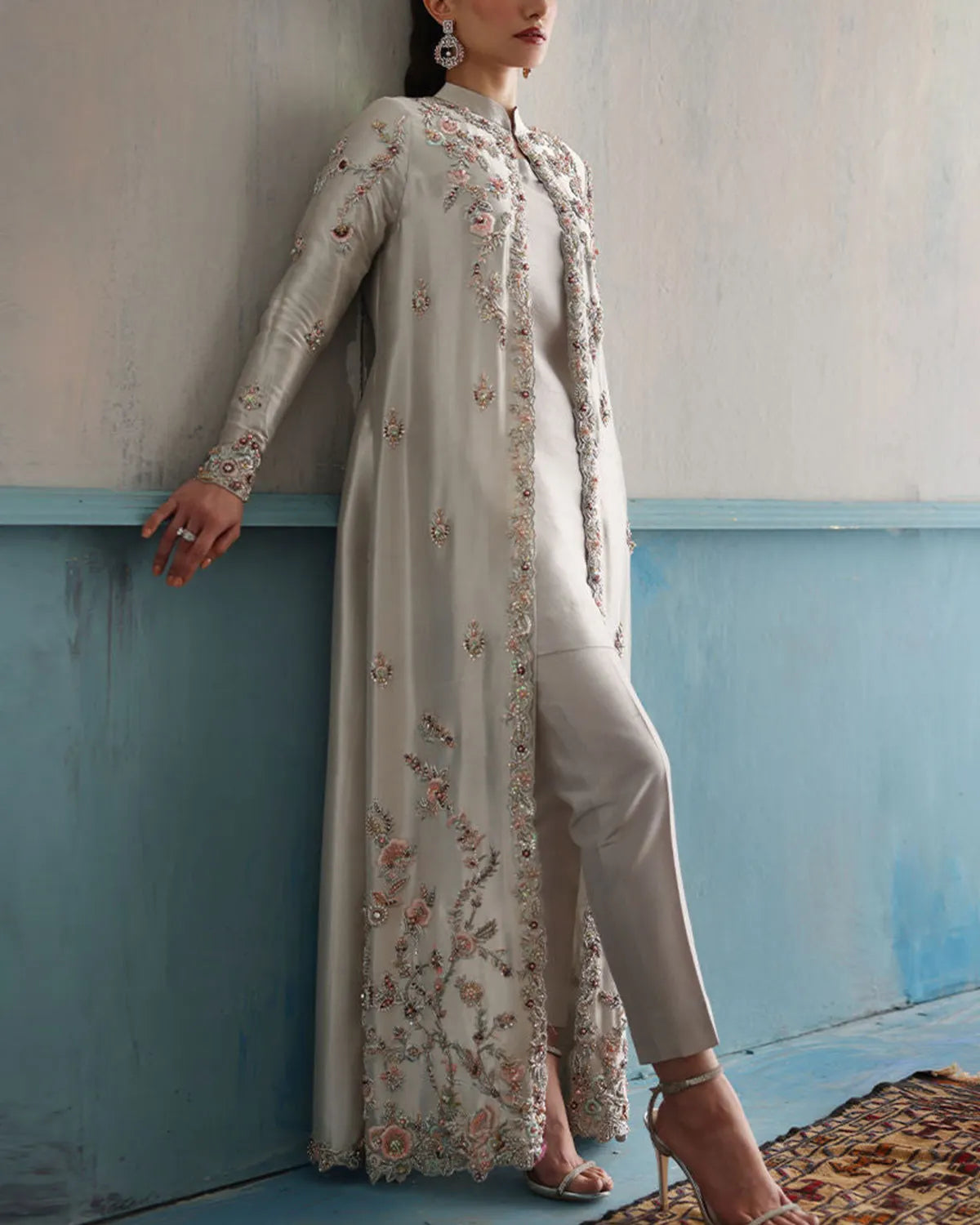 Elegant embroidered jacket and trousers two-piece set