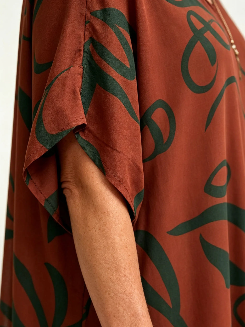 Black Abstract Print Chiffon Midi Dress, V-Neck Short Sleeve Loose Tummy Concealing Back Tie Vacation Dress for Mature Women