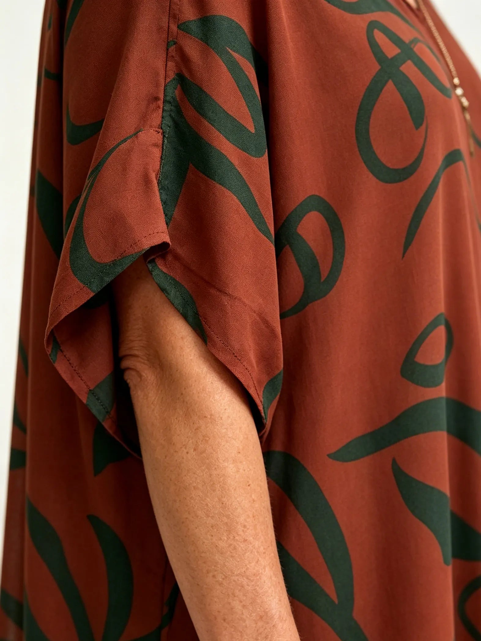 Black Abstract Print Chiffon Midi Dress, V-Neck Short Sleeve Loose Tummy Concealing Back Tie Vacation Dress for Mature Women